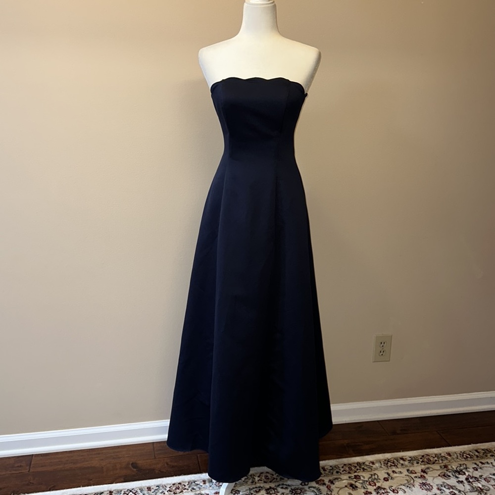Simple navy color dress